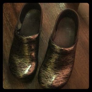 Dansko size 38 clogs